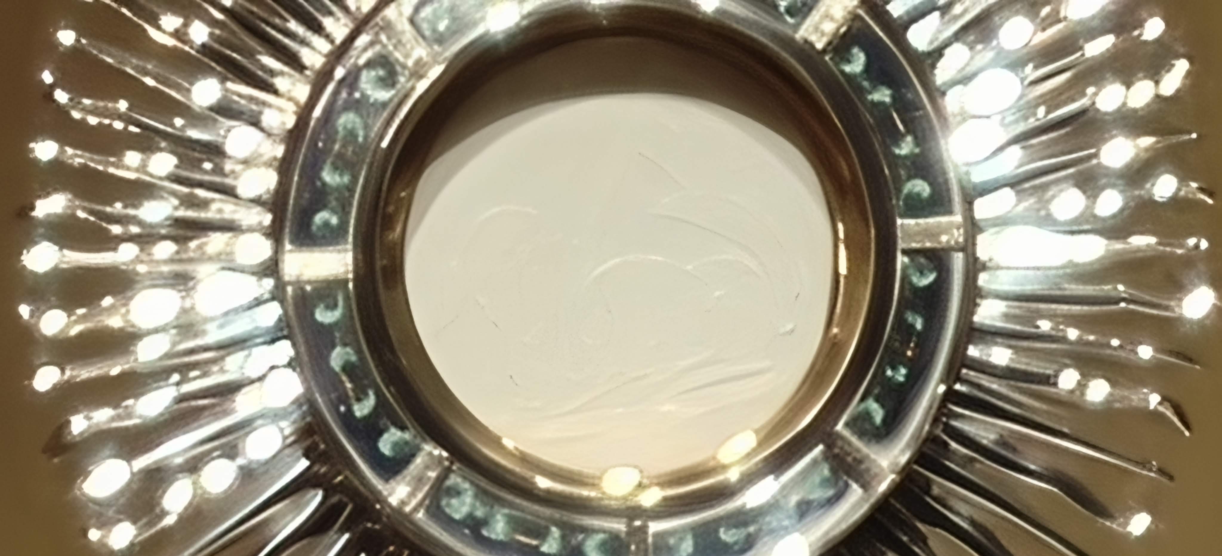 La Eucaristía, centro del Corazón de Jesús